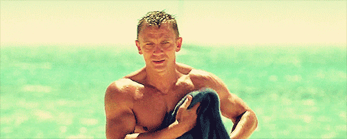 james-bond-sexy-daniel-craig-abs-out-the-ocean