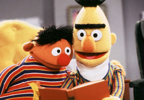 bert-and-ernie-reading